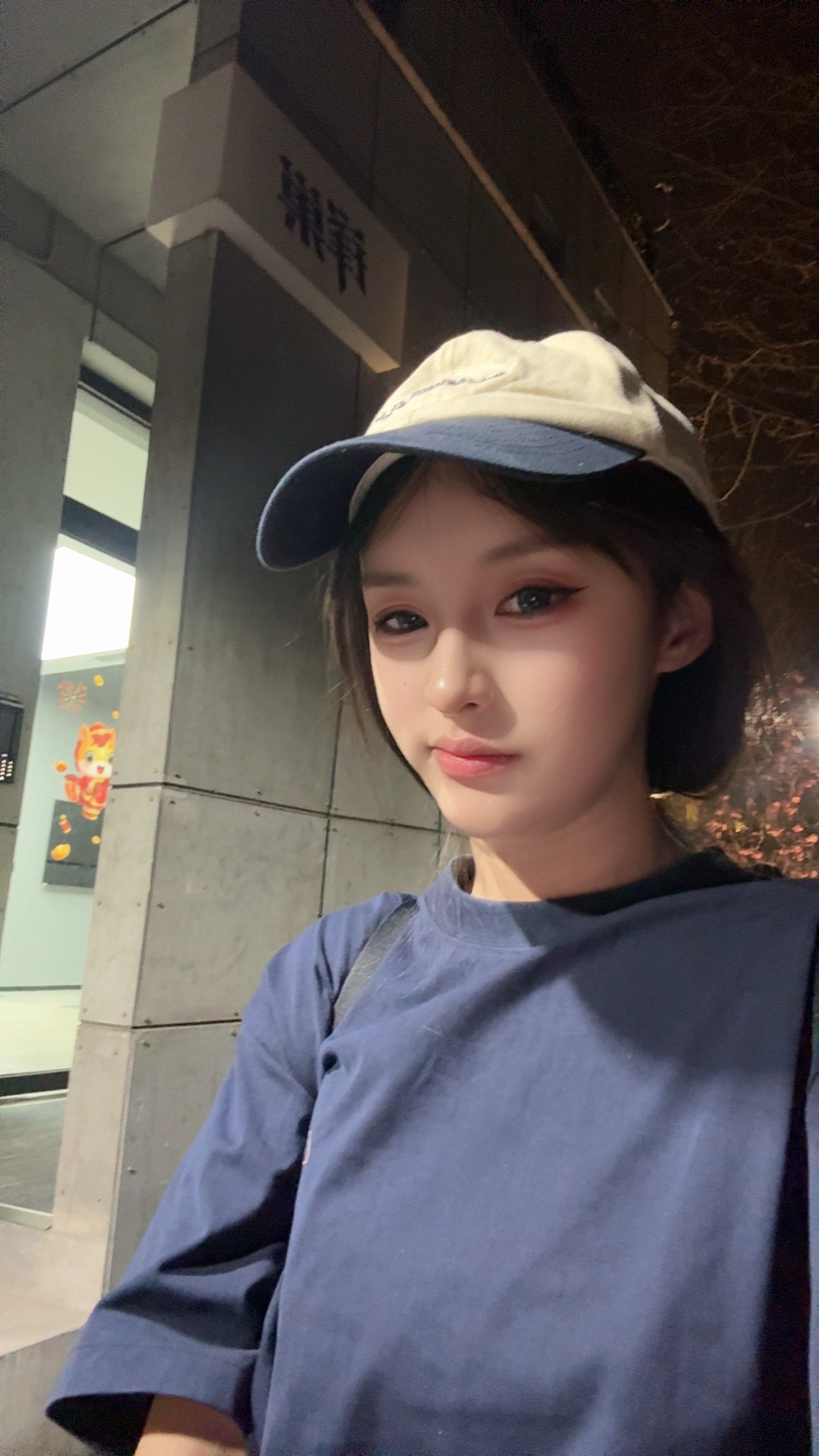 一个“热爱工作”的女人终于下班了然鹅…点开家人群，看见俺家咖啡已经准备睡觉了