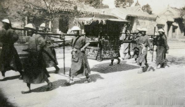 老北京八抬大轿 