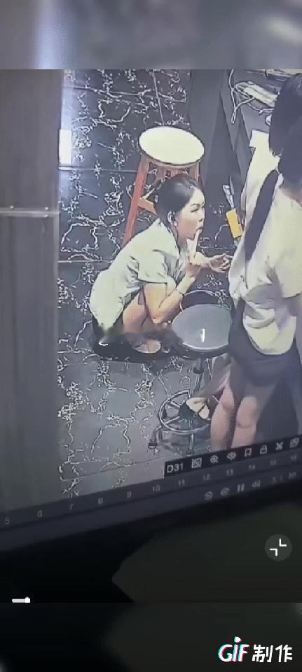 美女员工这样做
不会被扣钱吧？