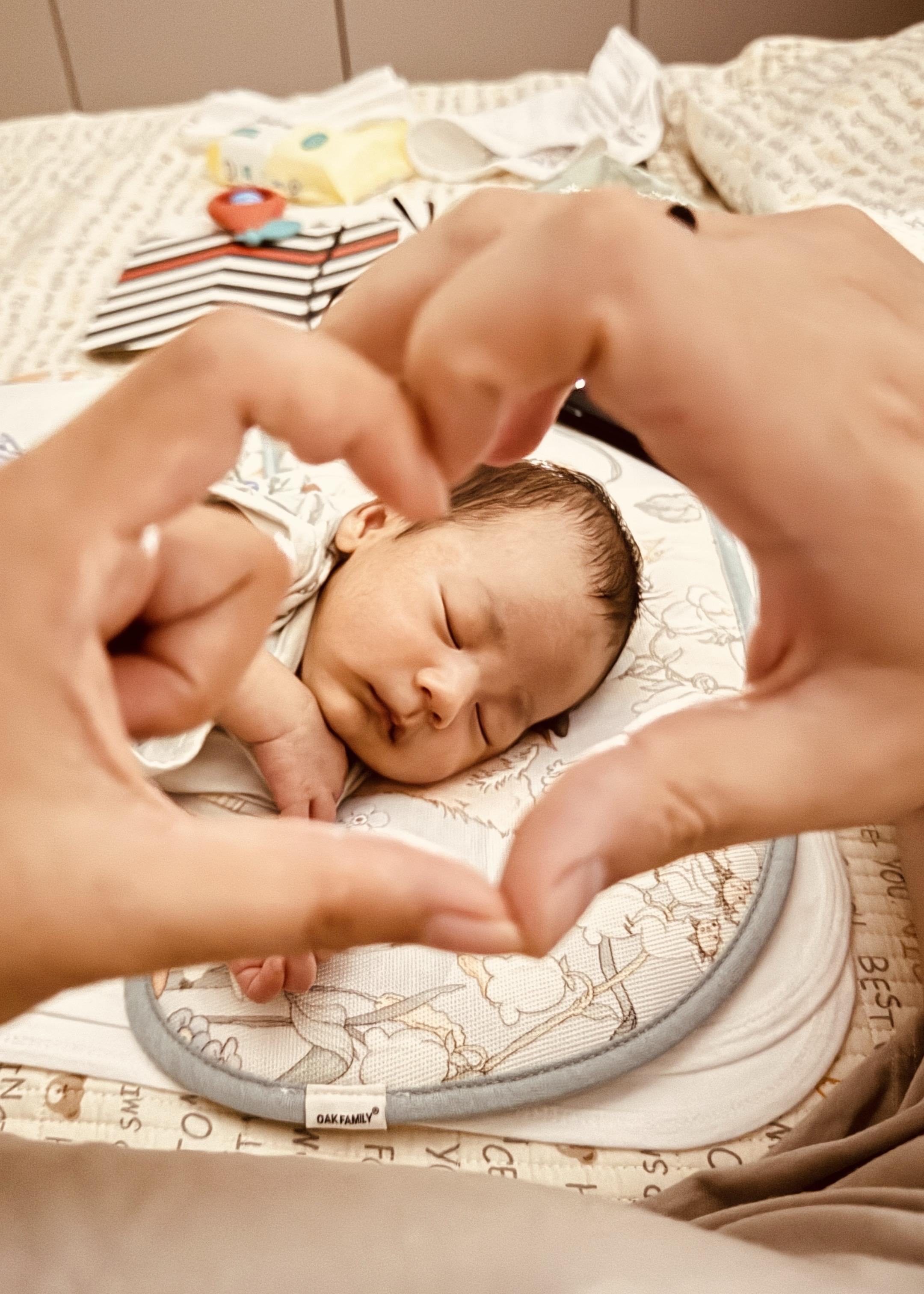 幸福会在 某一刻具象化 比如在这一刻日子平淡且安稳