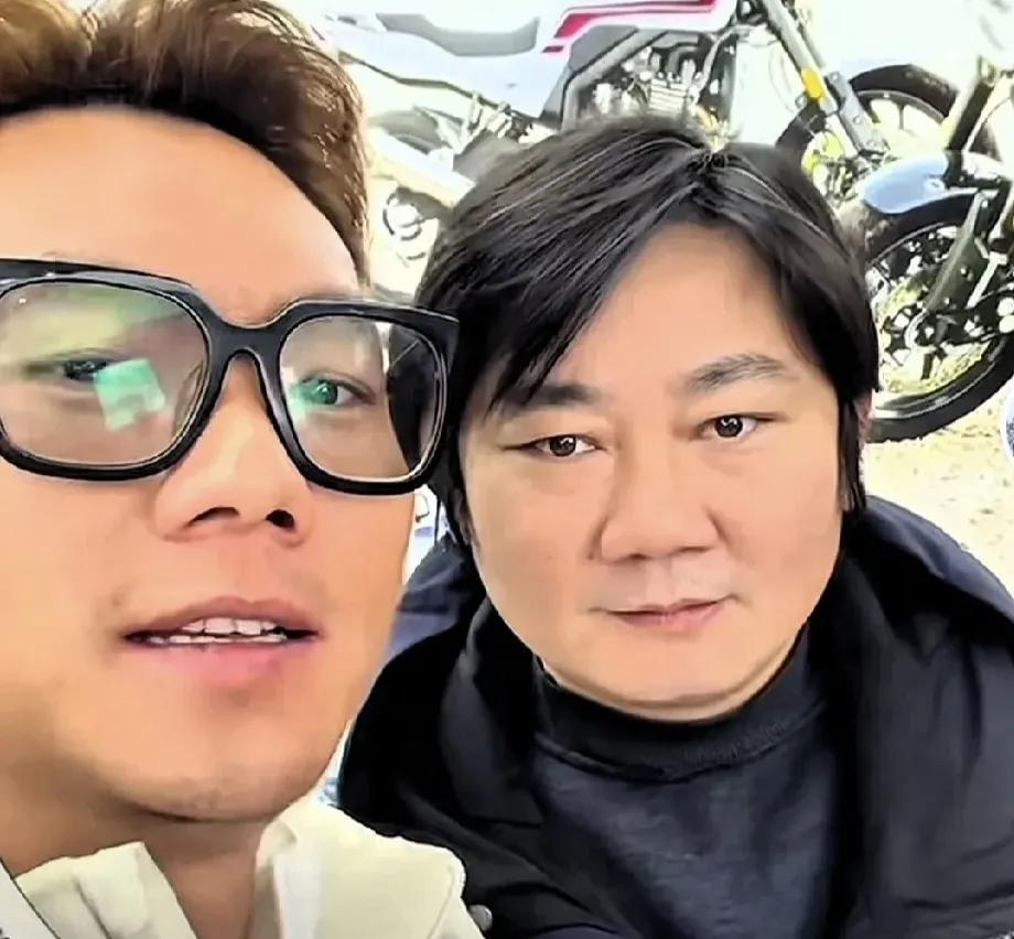 张雪摩托现在的“头号猛将”邓连松，放着富家公子不当跟张雪创业

在张雪的摩托车团