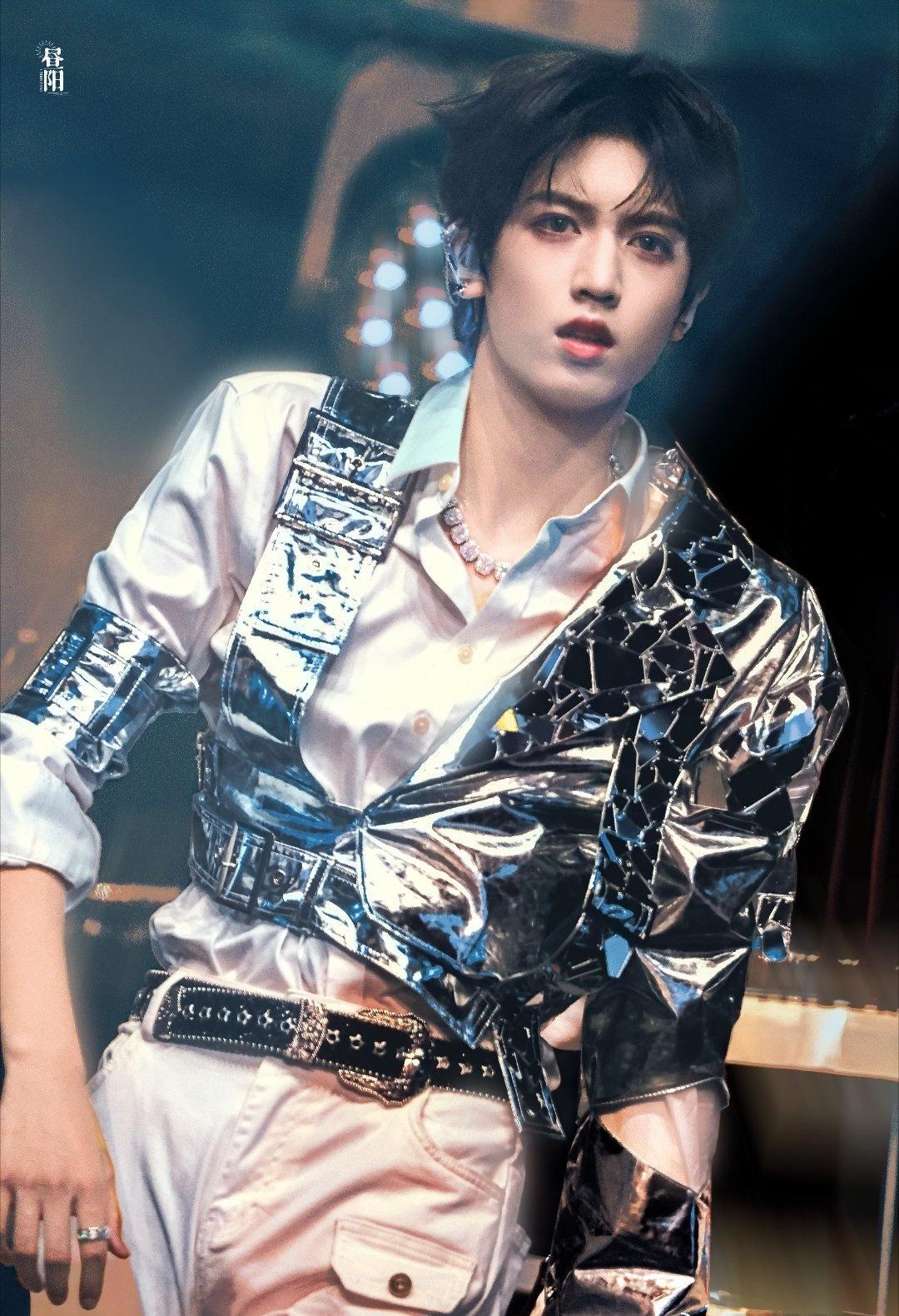 球场上灵动帅气的精彩表现，来自张桂源在《我们的少年时代2》里对顾晨阳的深情诠释。