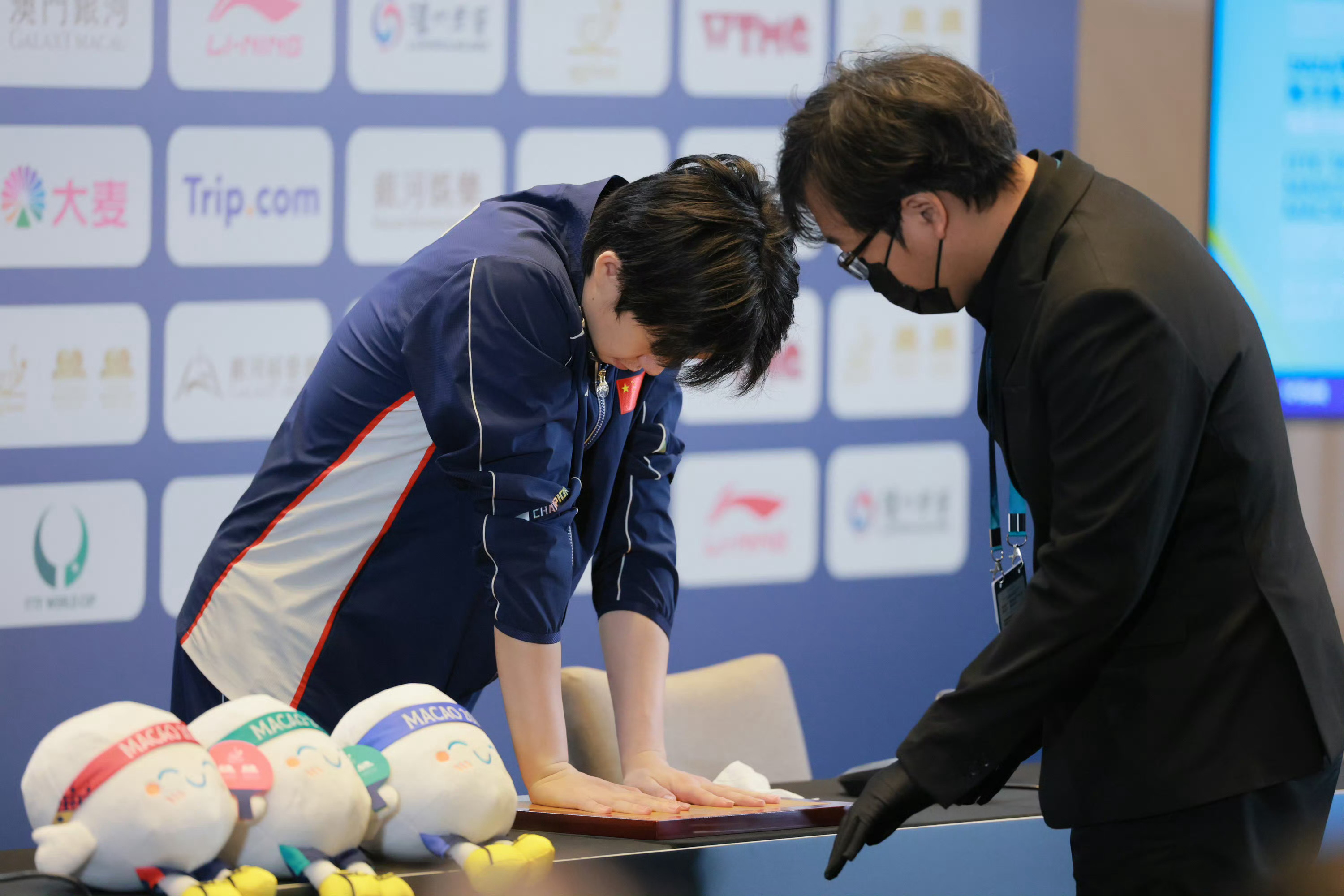 超用力的 整个身体都压下去了🖐🏻😆 