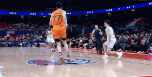 冯傲被连续吹犯规，捶广告牌不只是技犯，1万元罚单应该在路上


冯傲防守能力都不