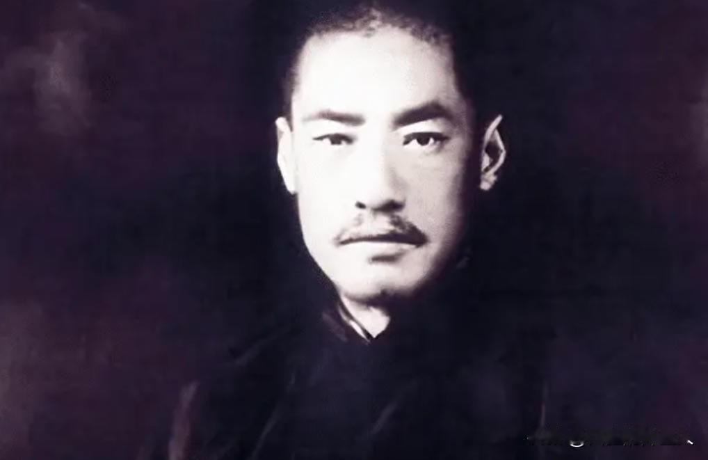 他活埋了5000红军，逃往国外安享晚年，如今国内竟还有人纪念他！西路军5000红