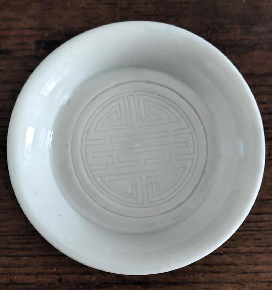 瓷器上的寿纹

寿纹是中国传统瓷器装饰中极具代表性的吉祥纹样，以 “寿” 字为核