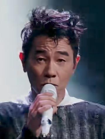 在近期播出的《国乐无双》第四期中，陈小春全新编曲唱响经典《Bad Boy》，其独