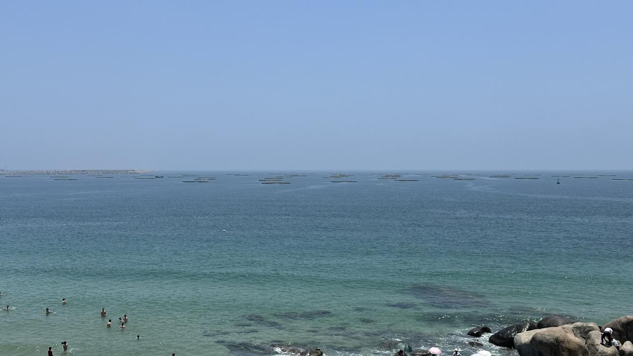 一早的茂名巴布几内湾，海水清澈，沙质细腻，几分济州岛的味道，又几分垦丁的味道[啤