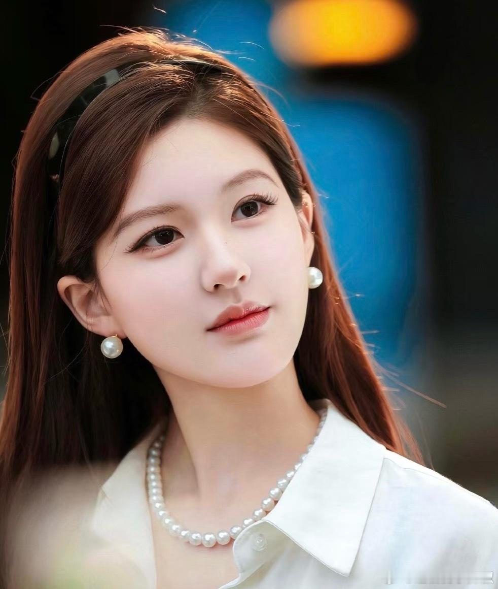 🍉赵露思确定要去星光大赏了，毕竟🐧年冠，也正好借此机会重回大众视野，还是那句