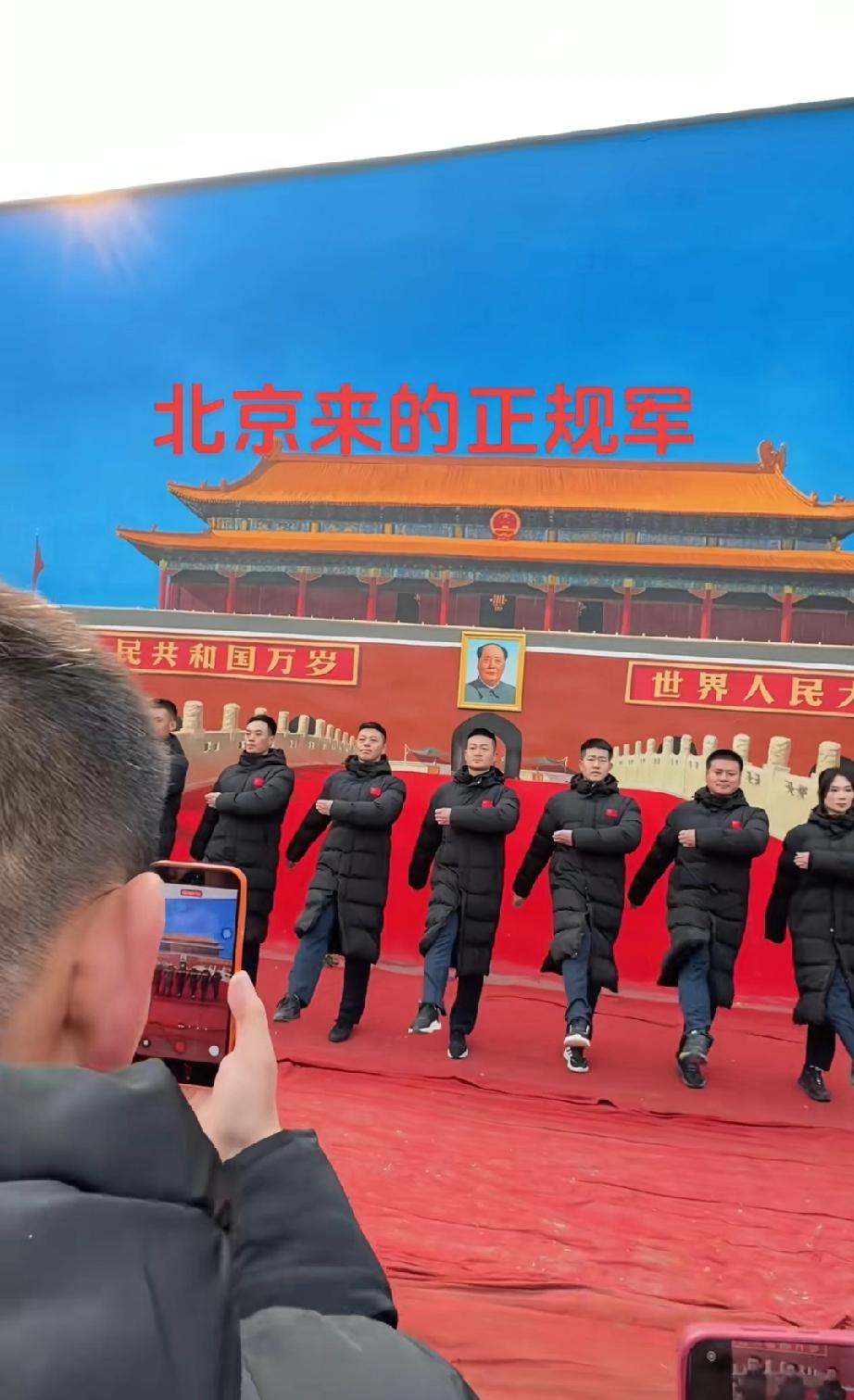 吴营村来了正规军，这气度果然不凡。[赞][赞]