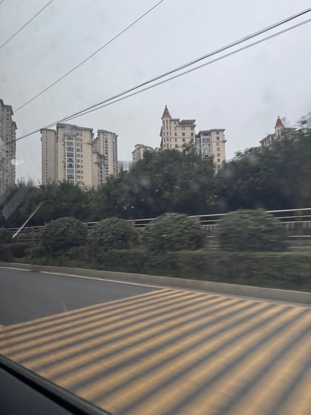 一想到我去找你是因为去参加你的婚礼，就想哭 ​​​