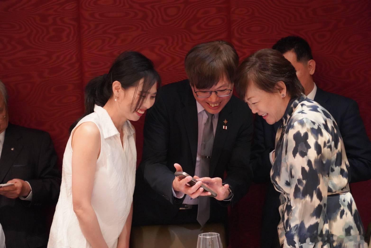 这是日本右翼鬼子投资的下三滥活动吧？台独团伙与台独蛙媒自称，8000只蛤蟆在叫唤