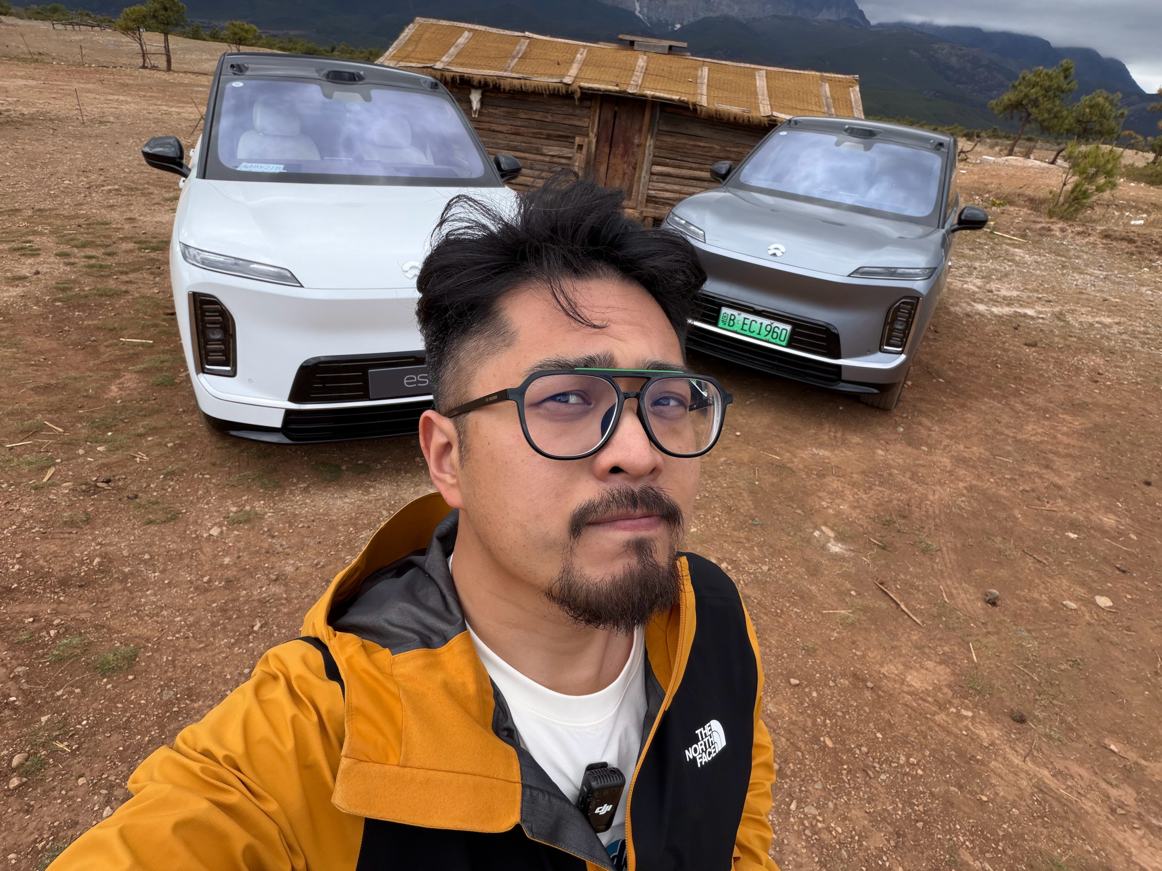 虽然说驾驶方面的信息还不能透露，但我有一句肺腑之言要对定了豪华版的车主说，等车到