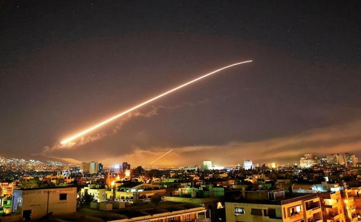 美：把这份文件签了。

中：啥文件？

美：关于伊朗导弹袭击的谴责文件。

中：