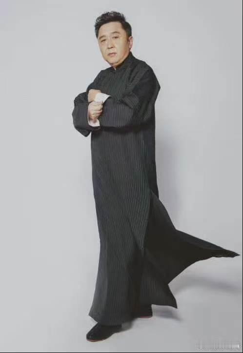 谁懂捧哏大爷跳宅舞的含金量当赛马爹遇上二次元马娘 别人的退休生活遛弯喝茶，于谦家