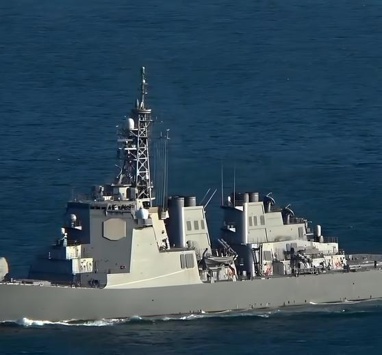 《中国海军军舰抵达日本，现身关键海域》在日本九州岛以南，一片被称为大隅海峡的蔚蓝