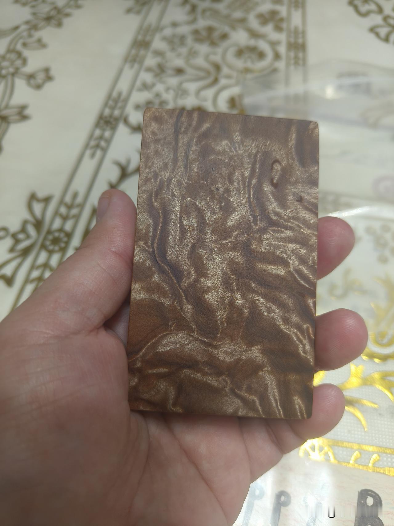 最完美的接盘侠诞生记。
科技股最完美的接盘侠，我自己猜测，就是在老登里醉生梦死，