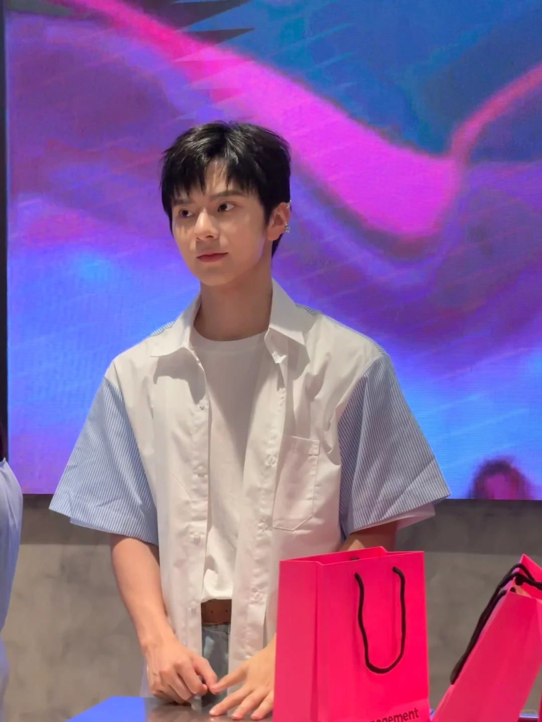 网友诚不欺我！真的在重庆看到了张庭睿（live