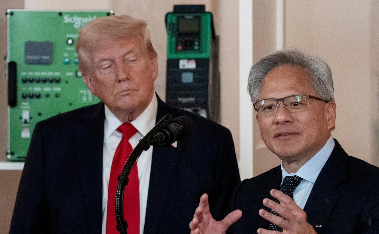 美国商务部长Howard Lutnick表示，特朗普正在亲自决定是否允许英伟达向