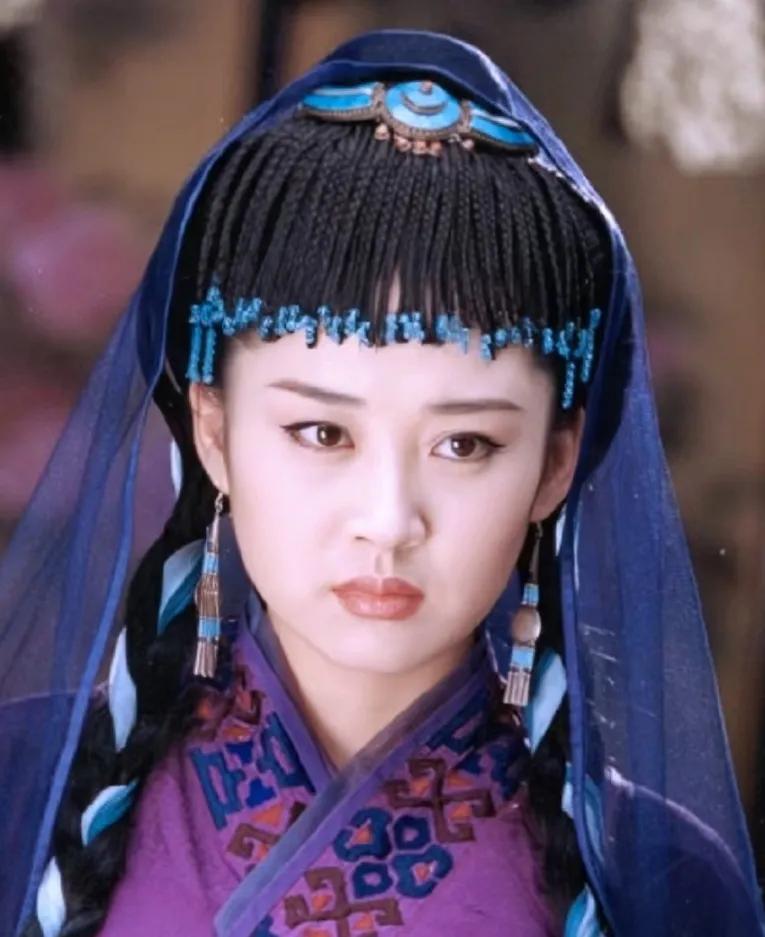 任盈盈教唆，桃谷六仙捣乱，源自蚕缠绵式，是房中术三十姿势之五

任盈盈传音，跟左