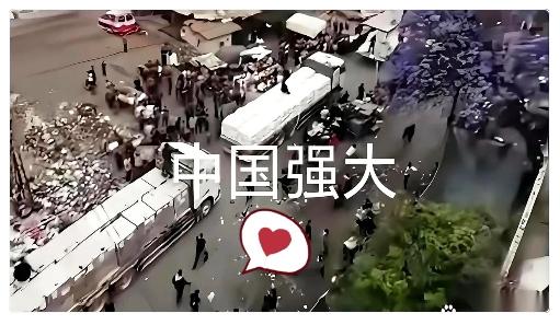 昨天，加沙发生了两件事。
一件，是东方大国的援助车队，5万多个食品包，浩浩荡荡开