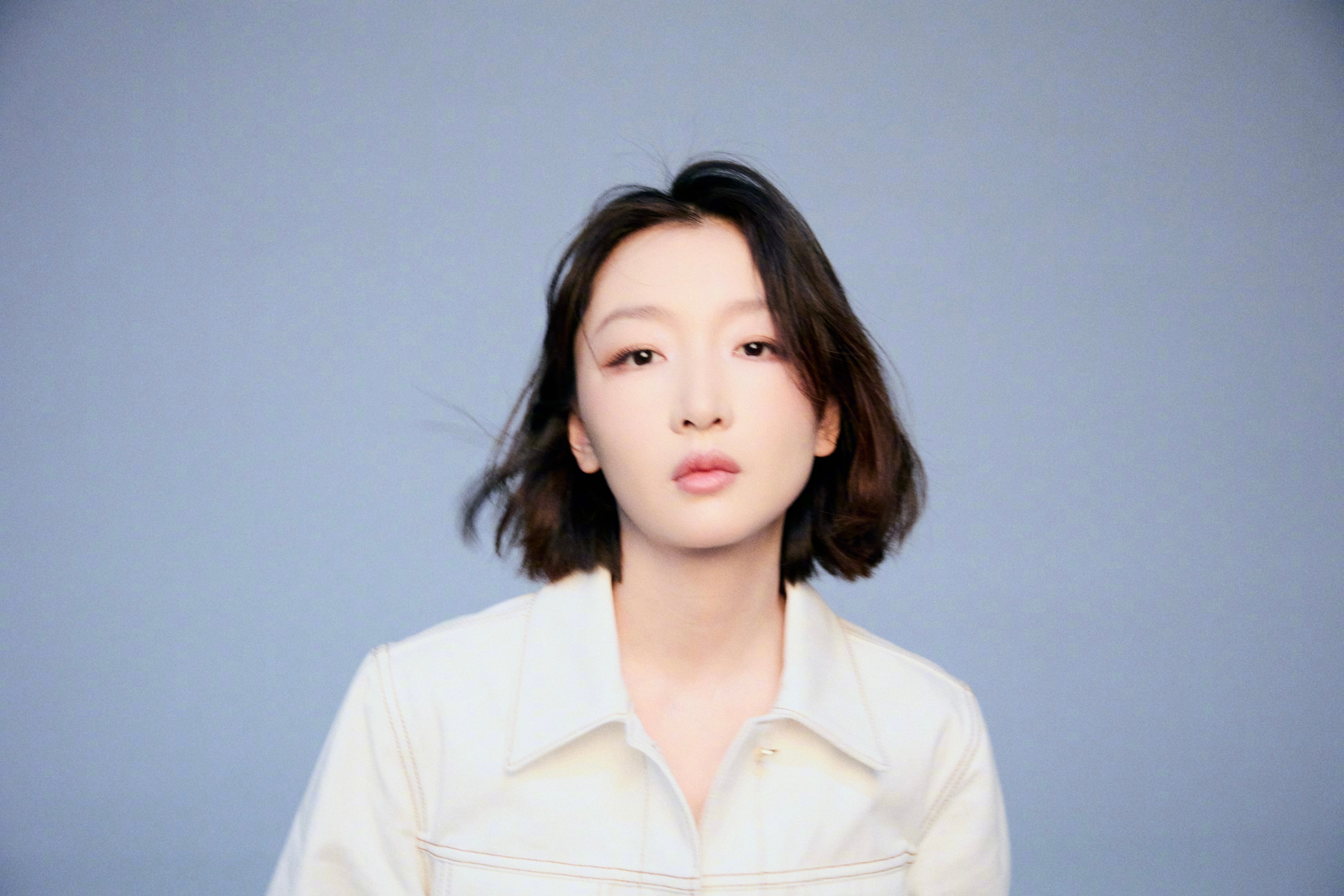 周冬雨  —  LOUIS VUITTON  时装周巴黎时装周 清爽出行 ！即将