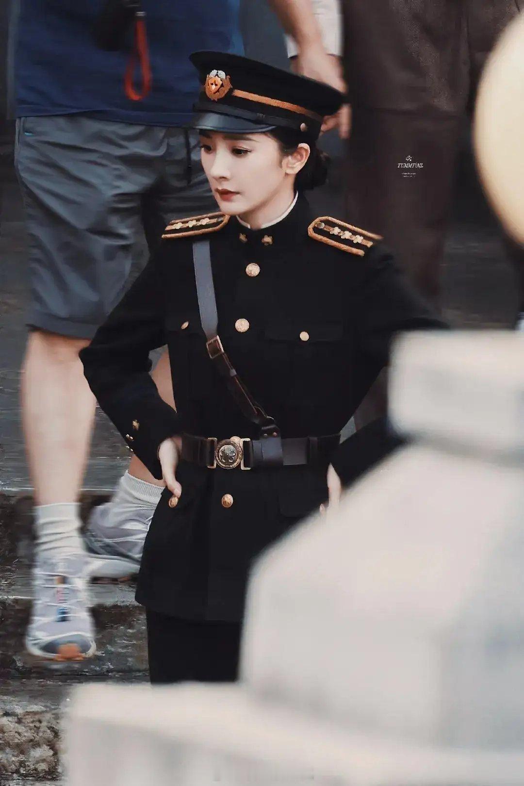 杨幂《哈尔滨一九四四》的妆造，杨幂饰演的危险又迷人心狠又手辣的关雪科长。#杨幂关