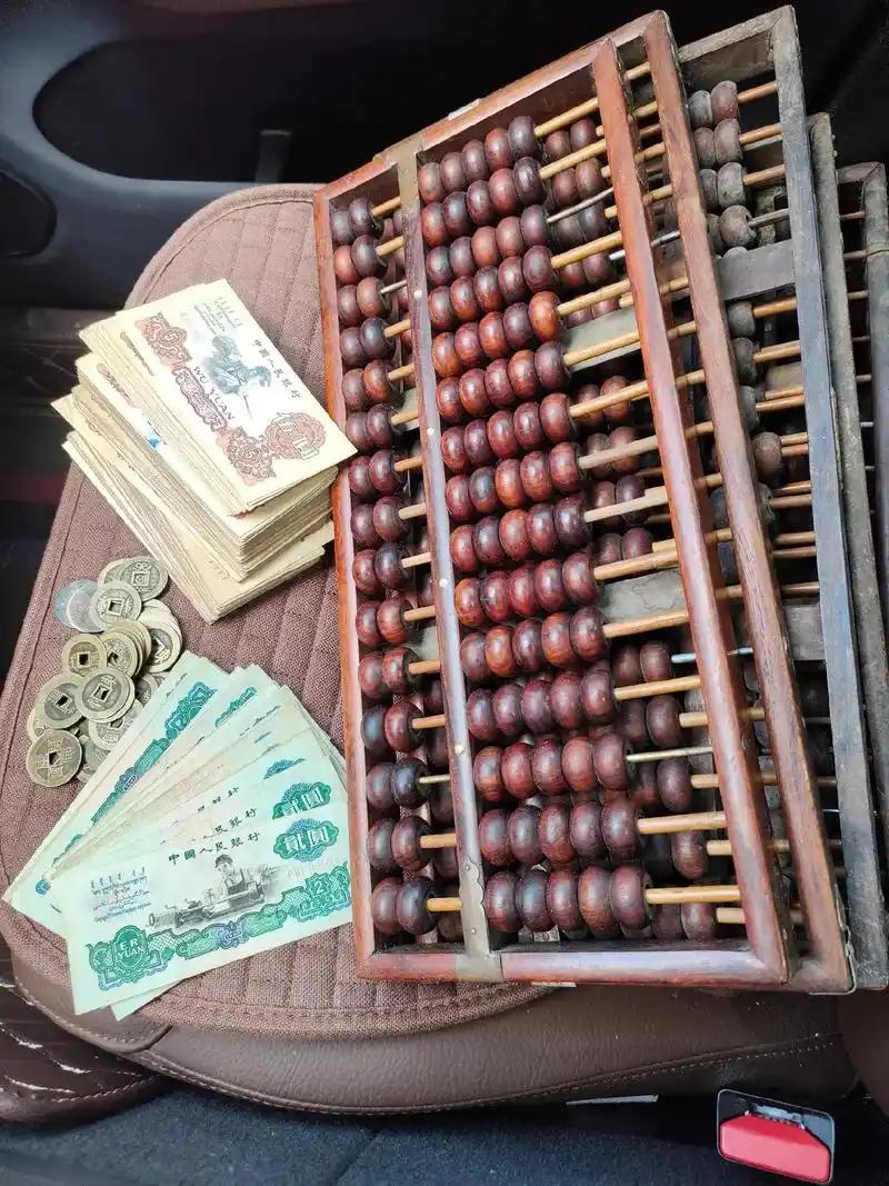 要学会存钱，勿购置与自身不匹配的物质。
存钱对一个人而言至关重要。
不要花钱时潇