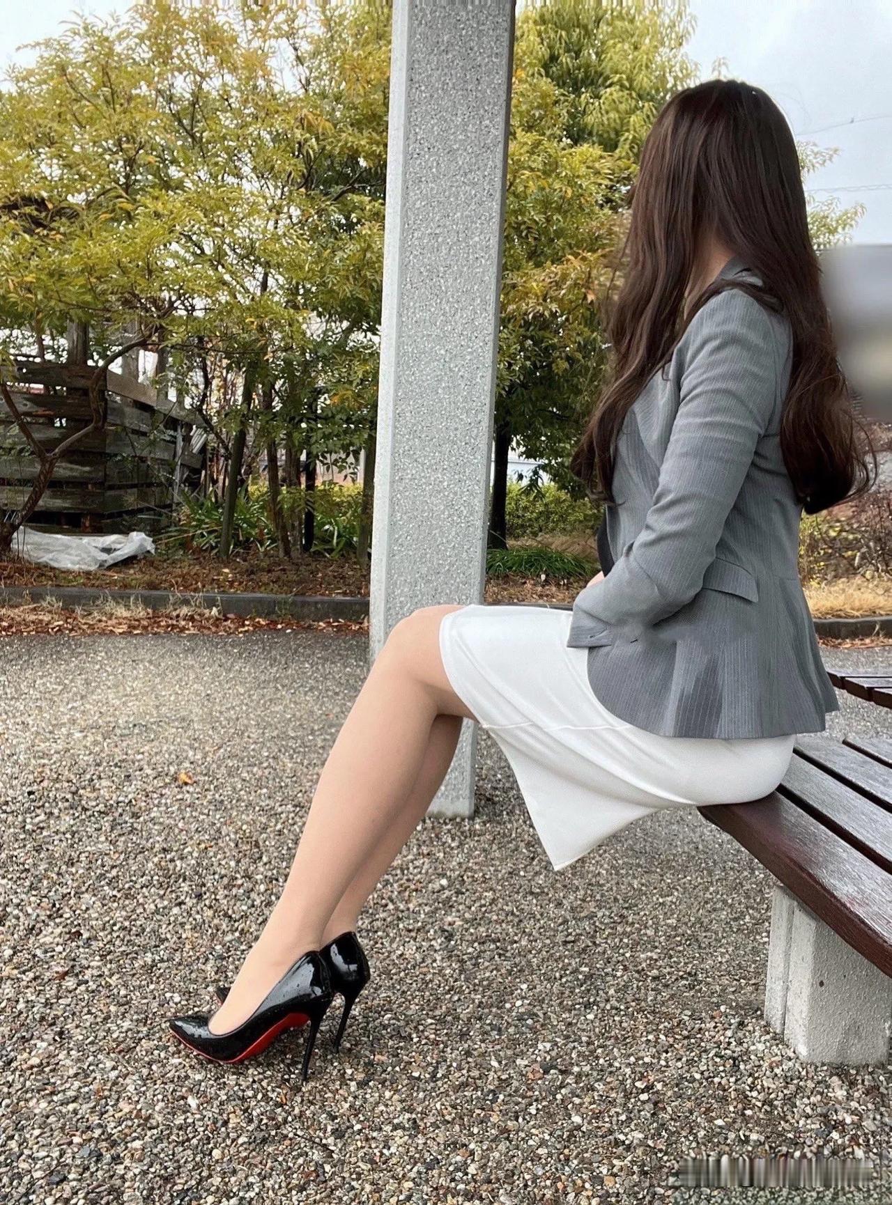 这么热的天，腿上再裹上一层，难道不热吗？不过从中医的角度看，还真不一定是坏事。