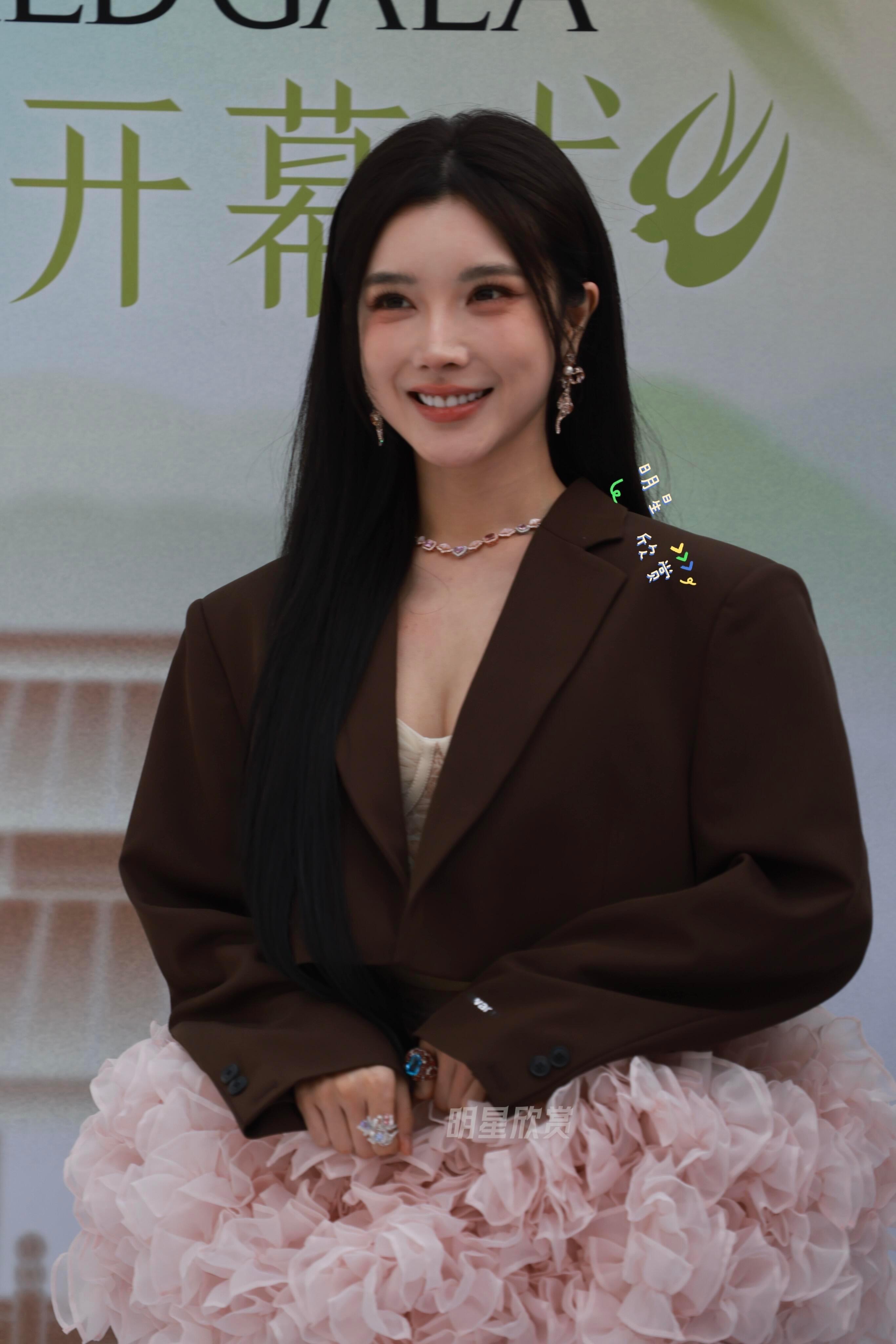 戴燕妮🤎·波点咖丝美腿[爱慕] ​​​