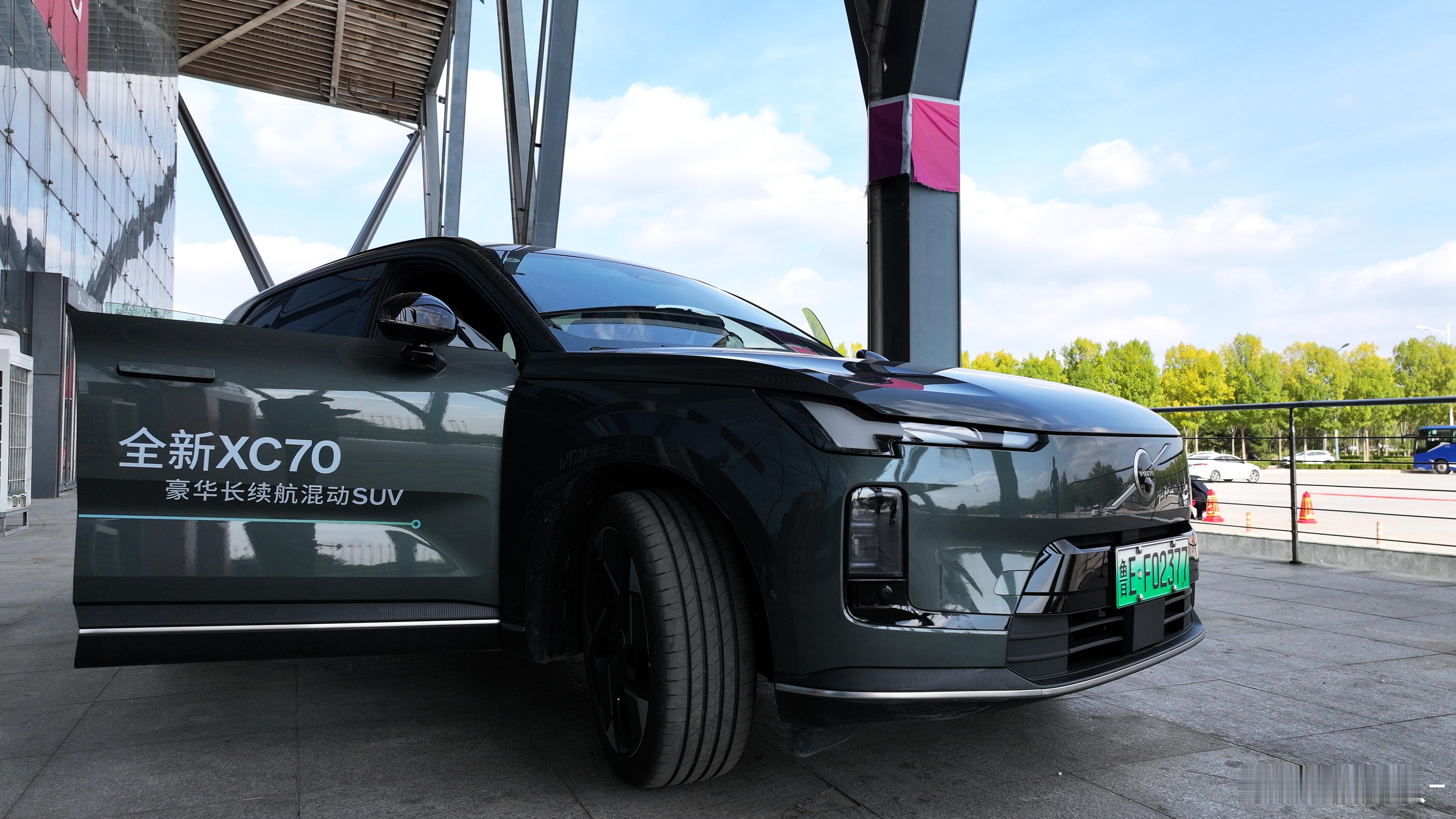 沃尔沃XC70感恩版上市24.99万起哦？XC70，是这个嘛？ 