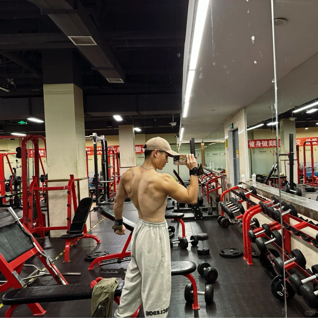 第一次这个角度拍 背部细节