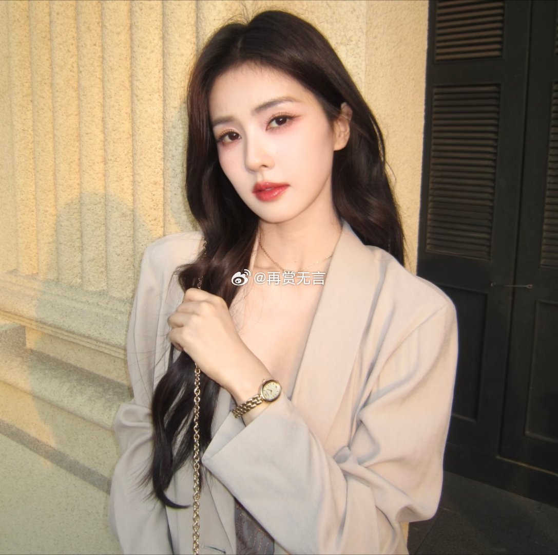 🍉休屠城《LIKE》要拍成电视剧了，即将启动备案。单亲妈妈：白鹿霸总：陈哲远孩