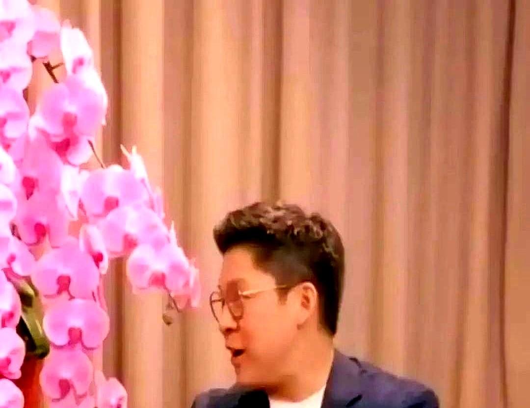 郭晶晶嫁进霍家，跟只讲粤语的奶奶住一块，霍启刚又忙。她想说话，奶奶想关心，都因为