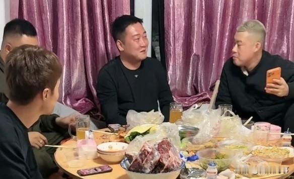 阿厦感谢骡子当年难得时候，为自己说话！

         阿厦率队一行人去驴家