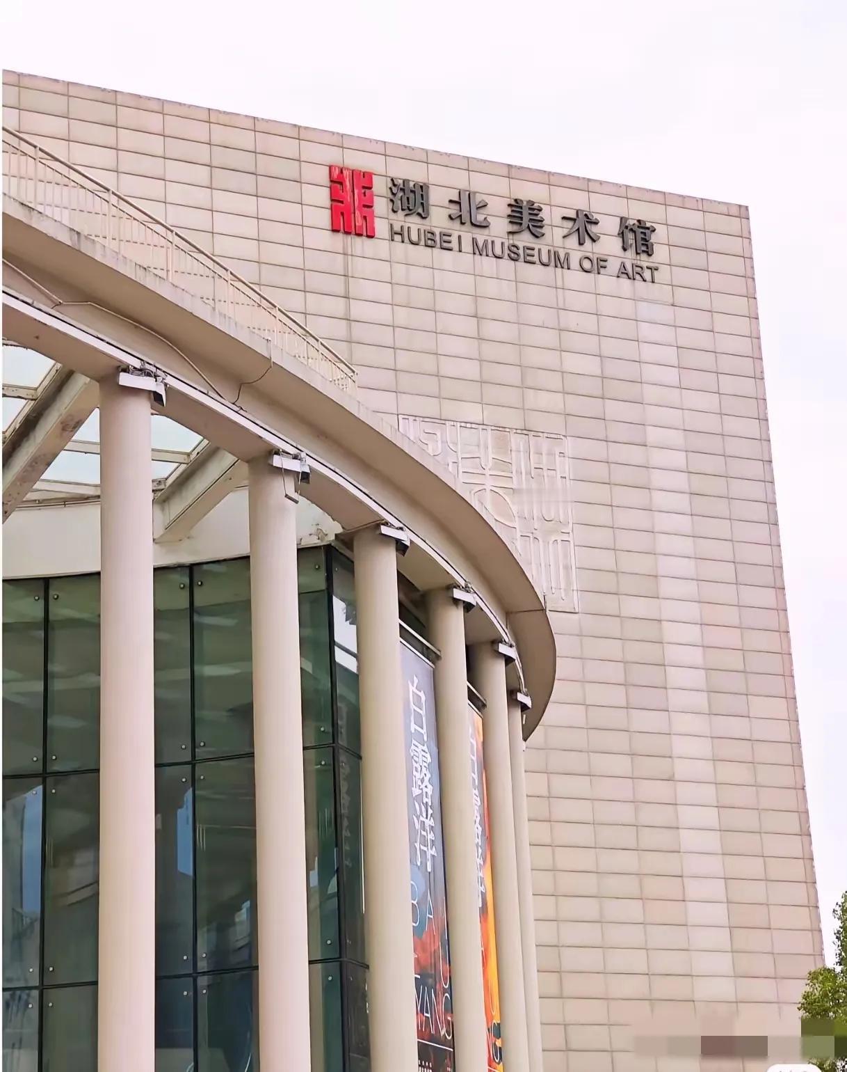 湖北美术馆火灾的段子，简直是黑色幽默天花板！
 
火像装了GPS，专烧策展部的合