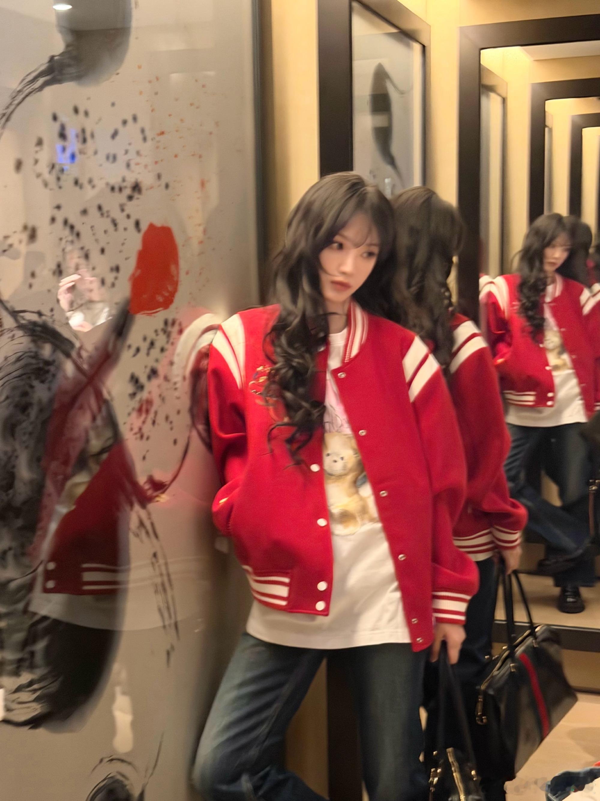 田曦薇 情人节营业是红红火火超漂亮的女大呀 田曦薇现身央视春晚备播录制