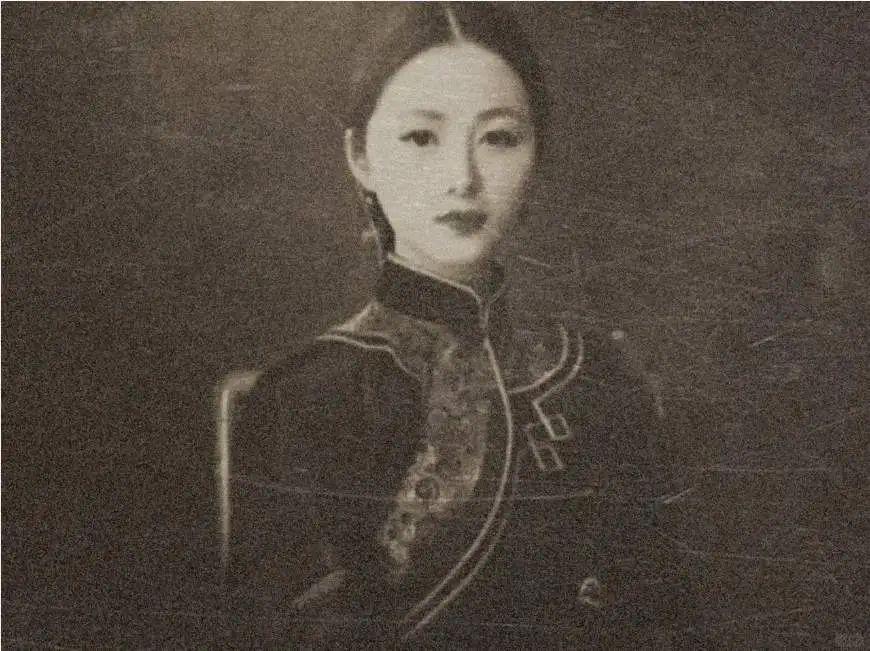 1900年，慈禧召见商人周莹，问：“你有丈夫吗？”，周莹：“民女已守寡14年”，