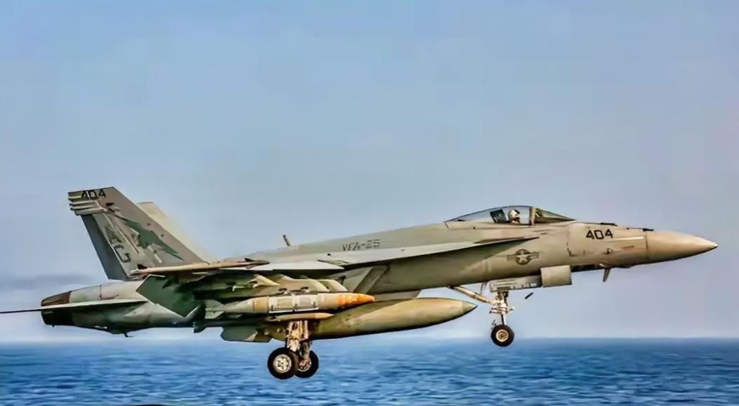 军事专家杜文龙提醒，美国这次南海坠机事件，我们不能光看热闹，看表面。不排除美国进