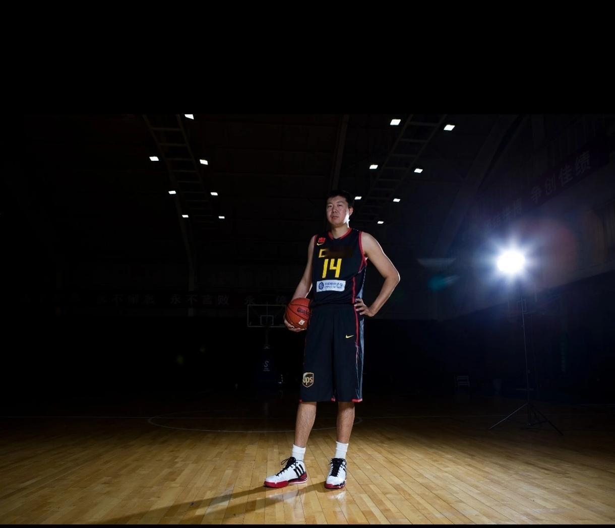 中国篮球迎来荣耀时刻！
北京时间2026年4月21日，传奇球星王治郅正式入选国际