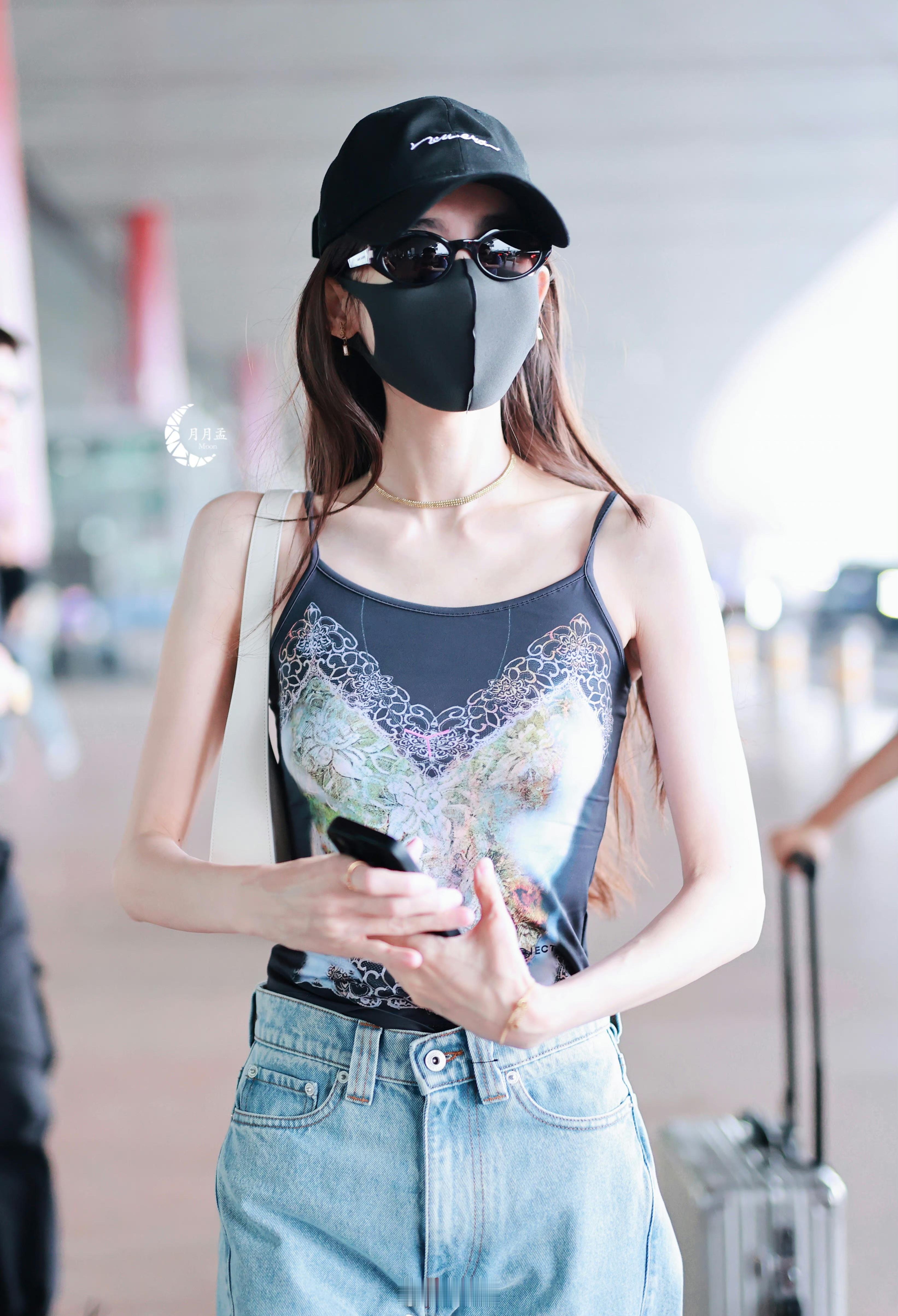 古力娜扎的北京机场街拍 ​​​