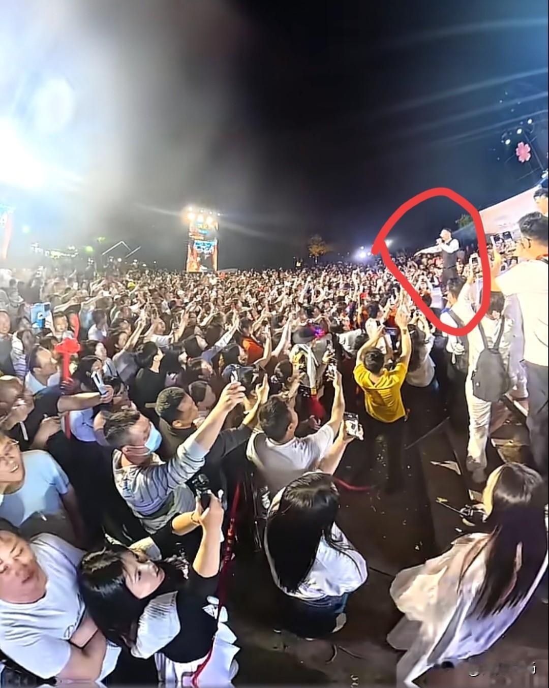 近日，顶流网红郭有才湖南衡阳巡演，现场直接嗨翻天，他太受观众欢迎与喜爱了！他登台