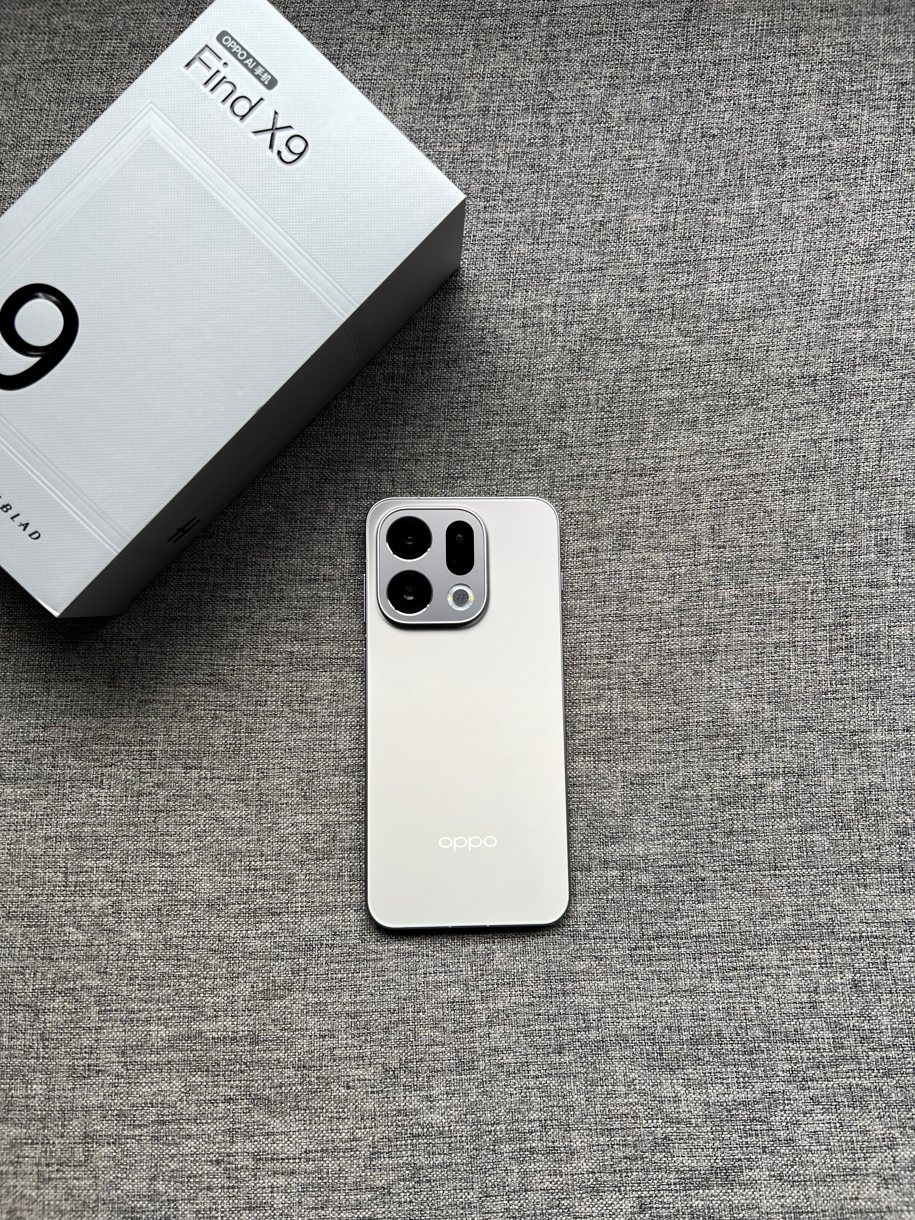 OPPO Find X9 16+512G 绒光钛，屏幕完美，中框小磕碰，盒子配件