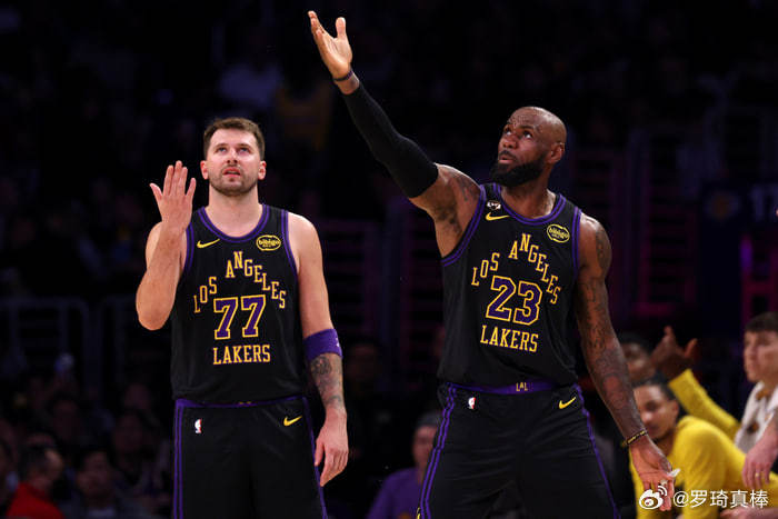 NBA｜在东契奇和詹姆斯的里程碑之夜，湖人稳住西部第三NBA篮球