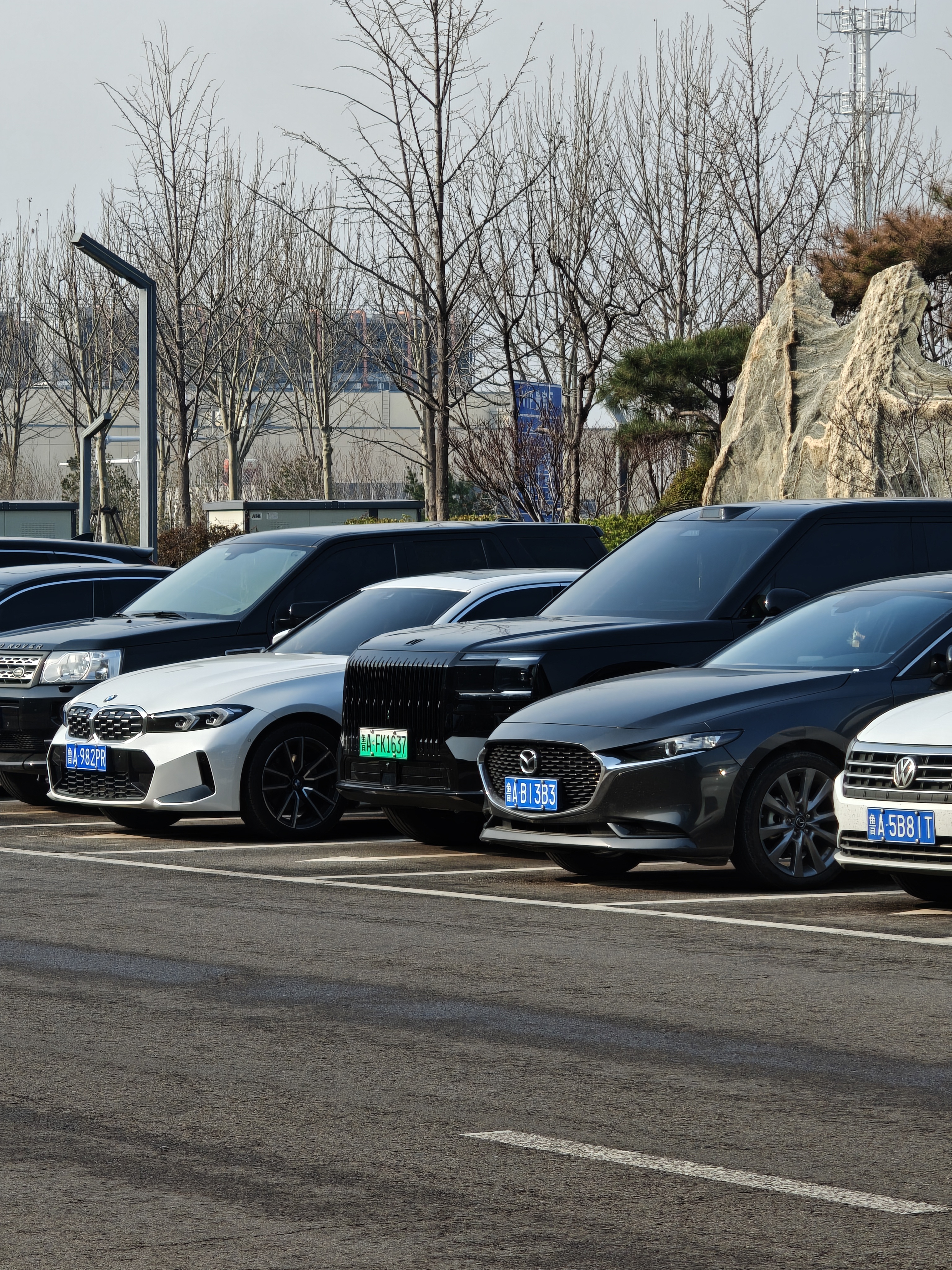 早起飞上海看极氪8X，在贵宾楼碰到它哥了 济南·济南遥墙国际机场