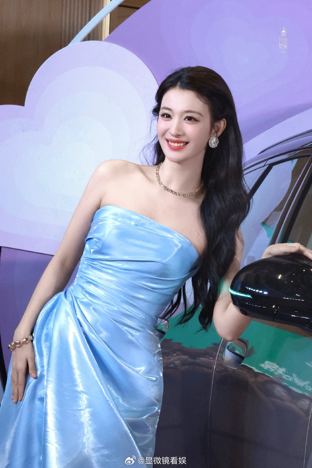 王楚然元气十连拍王楚然片场赶场像打仗，以前半路电量告急能急哭。现在这台车补能快到