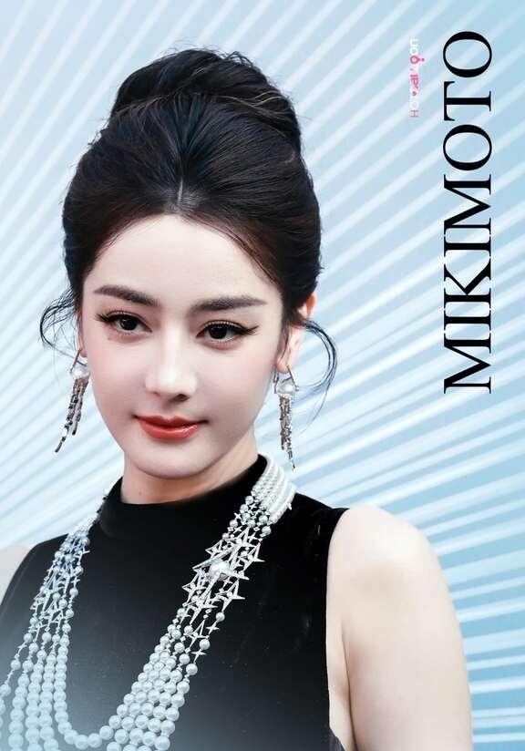 女王👸
迪丽热巴  ｜  迪丽热巴超大珍珠项链
	
-𝟐𝟎𝟐𝟔𝟎𝟕