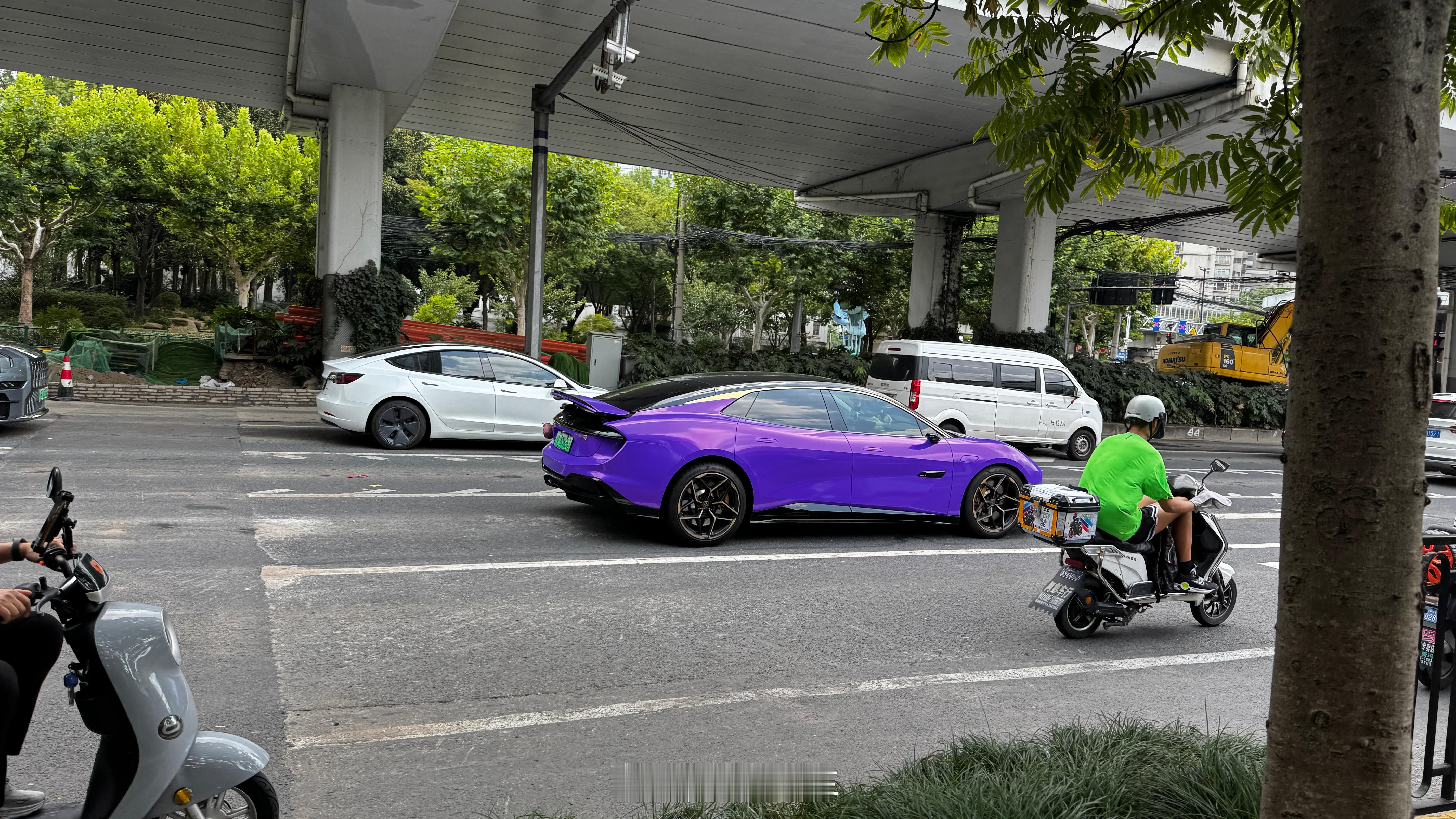 莲花Lotus 的设计 毫无争议…公司楼下实拍…克总随感 ​​​