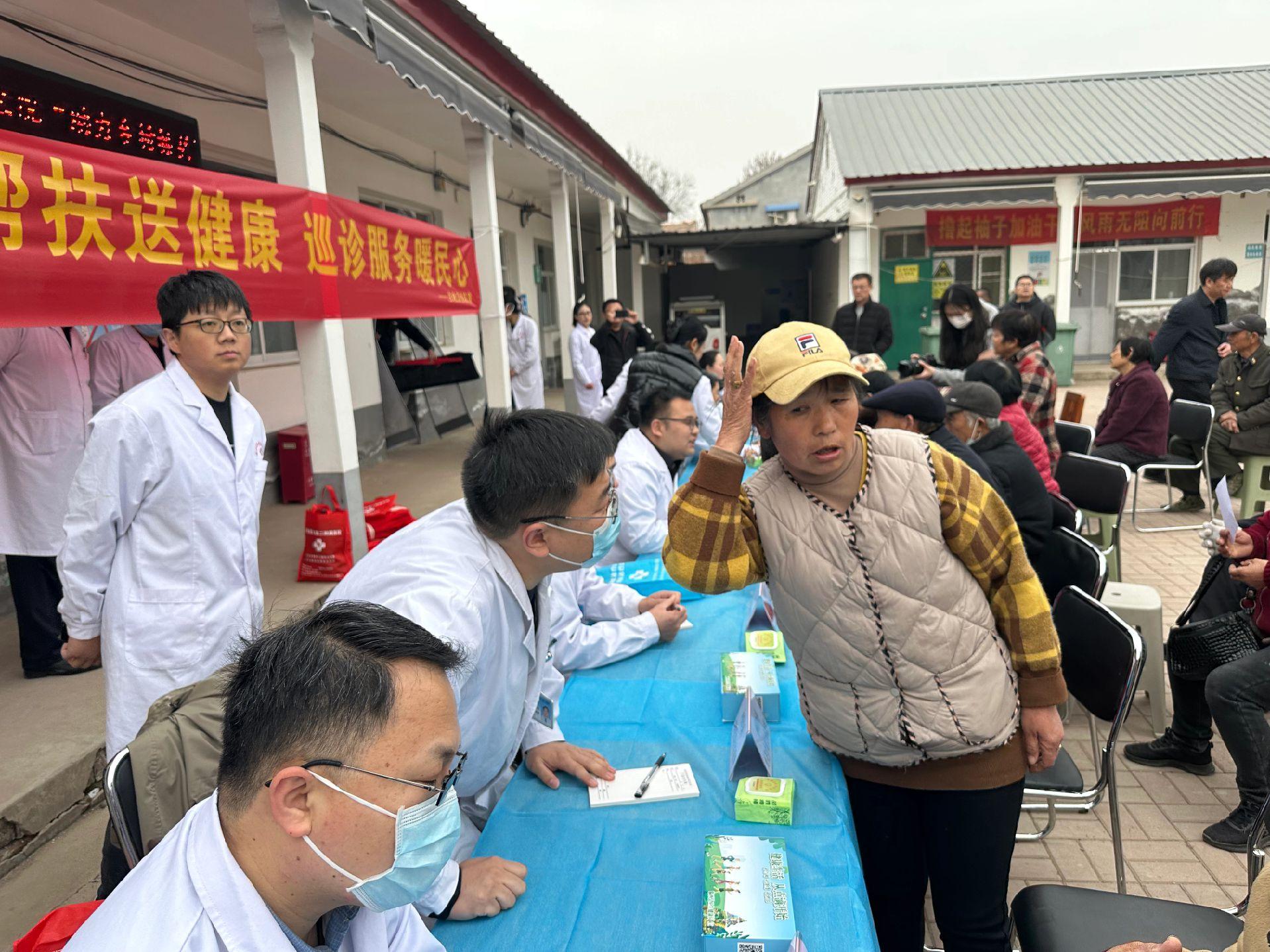 下乡帮扶送健康，巡诊服务暖民心！