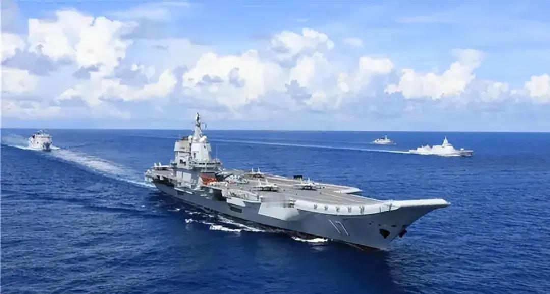 黄海上进行着频繁的实弹演习，中国海警对钓鱼岛领海巡航已经常态化，日本船只在海保护